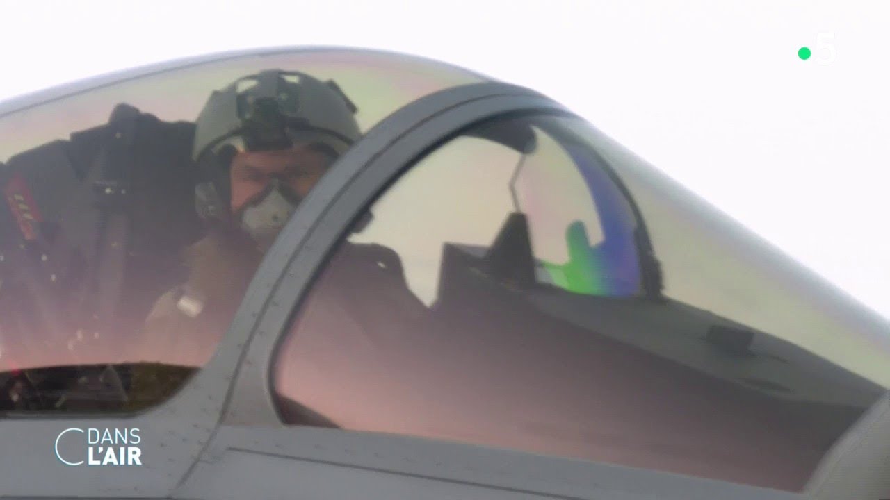 En Lituanie, des pilotes de Rafale font la police de l'air - reportage #cdanslair 19.01.2023