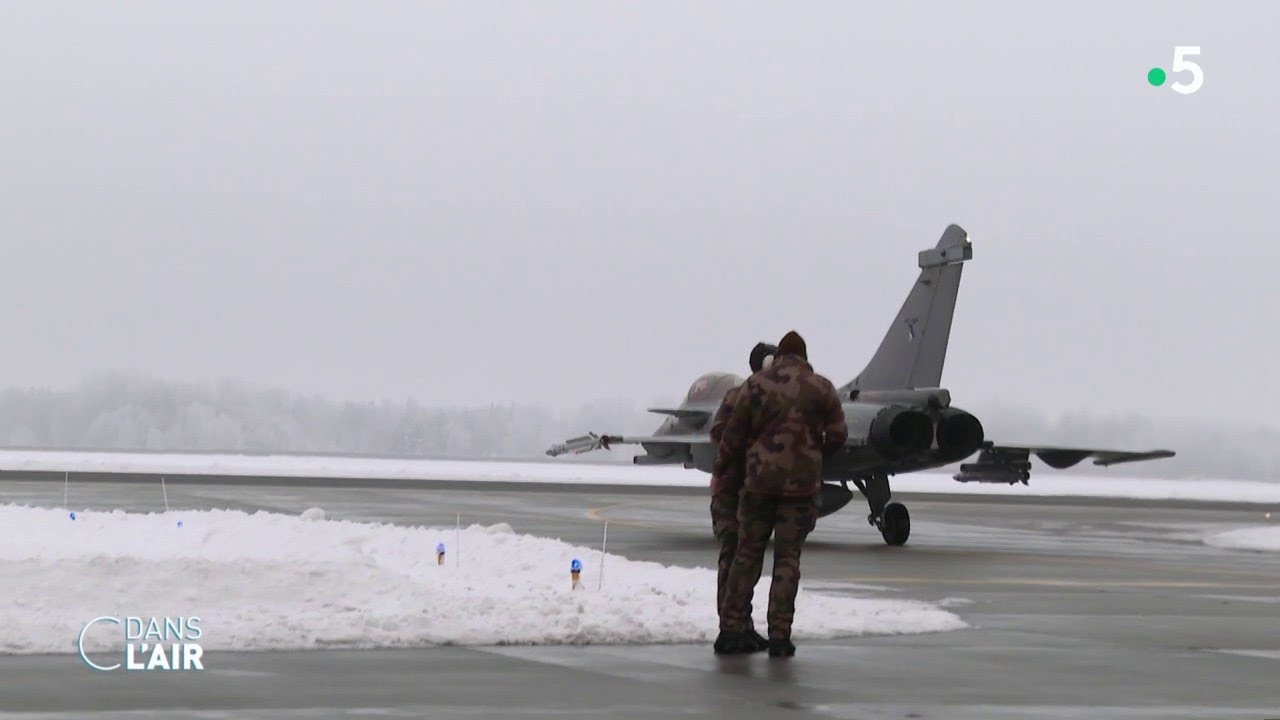 En Lituanie, la surveillance aérienne face aux intimidations russes -reportage #cdanslair 16.01.2023